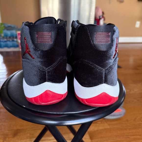 Wmns Air Jordan 11 Retro 'Bred Velvet' - Picture 1 of 6